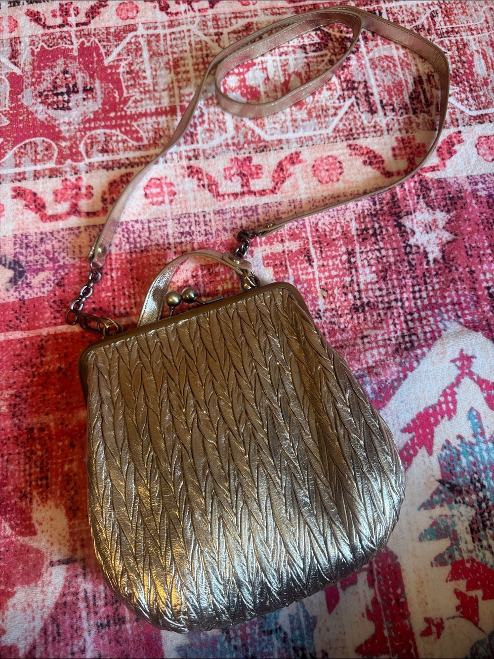 HOBO Metallic Gold Ruched Leather Top Kisslock Bag - Picture 9 of 12